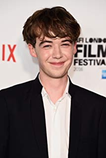 How tall is Alex Lawther?
